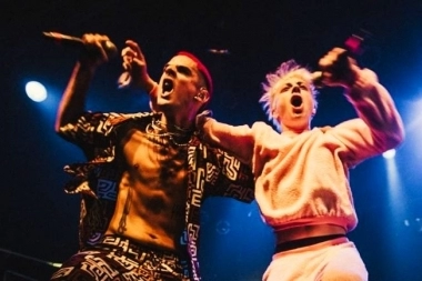 Inédito: Ca7riel y Paco Amoroso tendrán un concierto en Japón con más de 90.000 asistentes