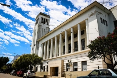 Egüen decretó 15% de aumento salarial a los empleados municipales de 25 de Mayo