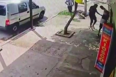 Conurbano detonado: paró a comprar en un kiosco y un hombre con dos menores le robó la camioneta