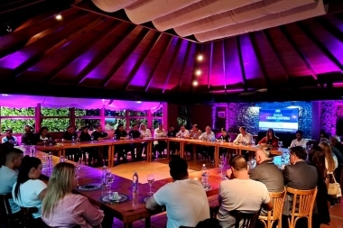 Con la presencia de Curestis, La Libertad Avanza presentó su mesa política en Esteban Echeverría