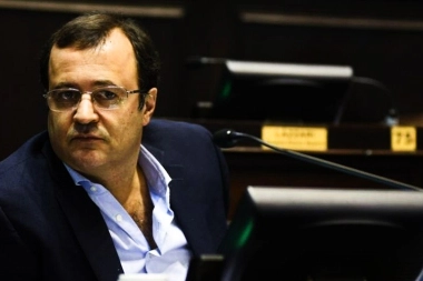 Un senador criticó la gestión de Kicillof por el poco porcentaje del gasto público destinado a obras