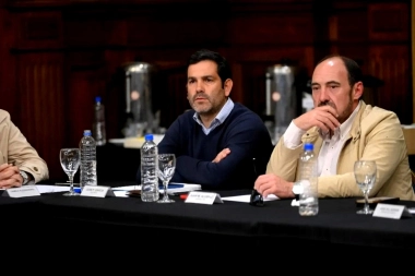 Apuntan al intendente de Dolores por “sacarle plata a los vecinos”, la falta de obras y la inseguridad