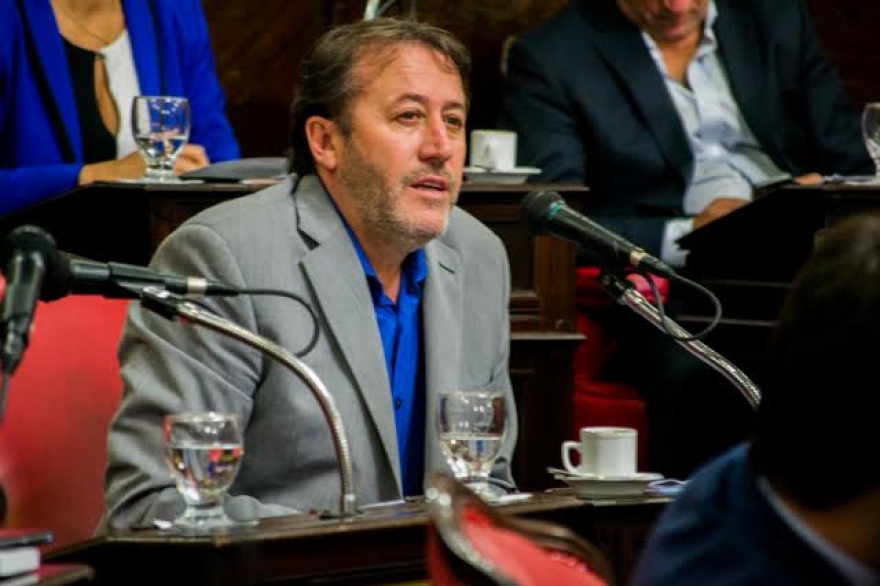 Senador entregó subsidios a pequeños comerciantes para enfrentar tarifazos de luz