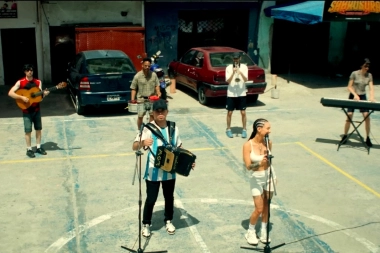 La Joaqui conquista México con el estreno de “Querido Rey”, junto al grupo La Receta