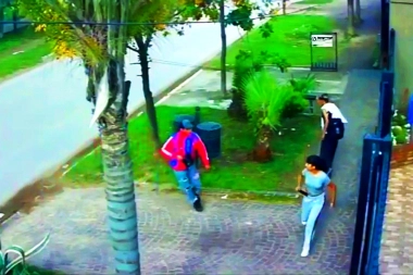 Motochorros se adueñaron de Merlo: atacaron a un repartidor y asaltaron a una pareja de adolescentes