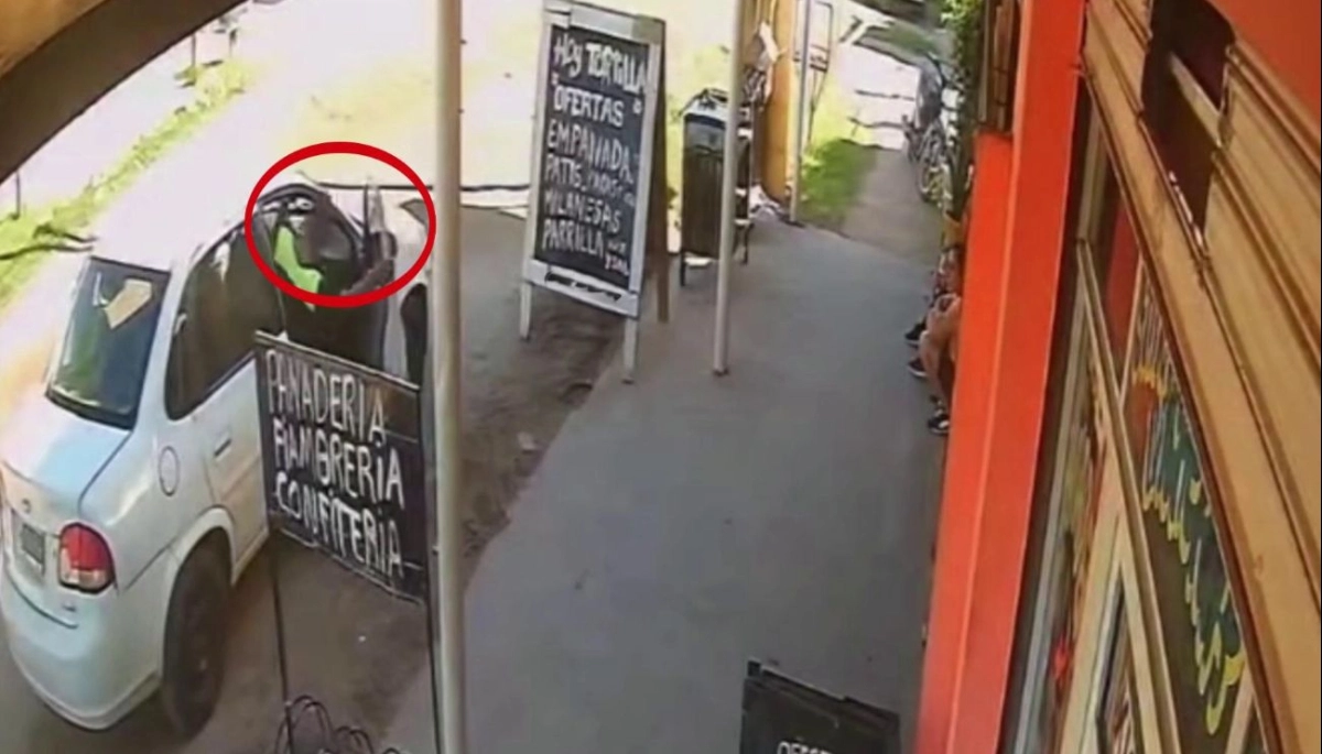 Conurbano descontrolado: pasajero inesperado robó un auto de alquiler a punta de pistola