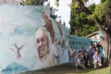 En Almirante Brown se realizó un mural en homenaje al Papa Francisco