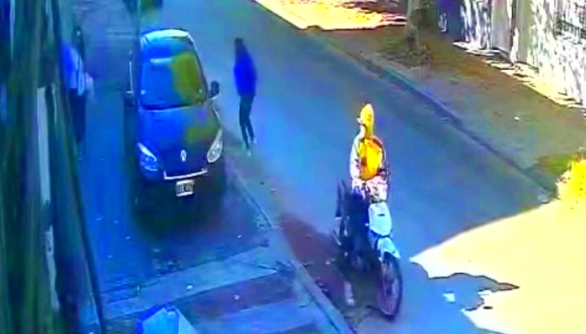 Inseguridad en Tres de Febrero: motochorro la golpeó de manera salvaje para robarle la cartera