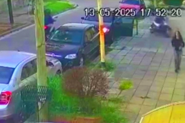 Motochorros del Conurbano rodearon a una automovilista y a los tiros la dejaron a pie