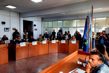 Una de "El Padrino": concejal denunció que le dejaron balas en el auto, tras irse de La Libertad Avanza