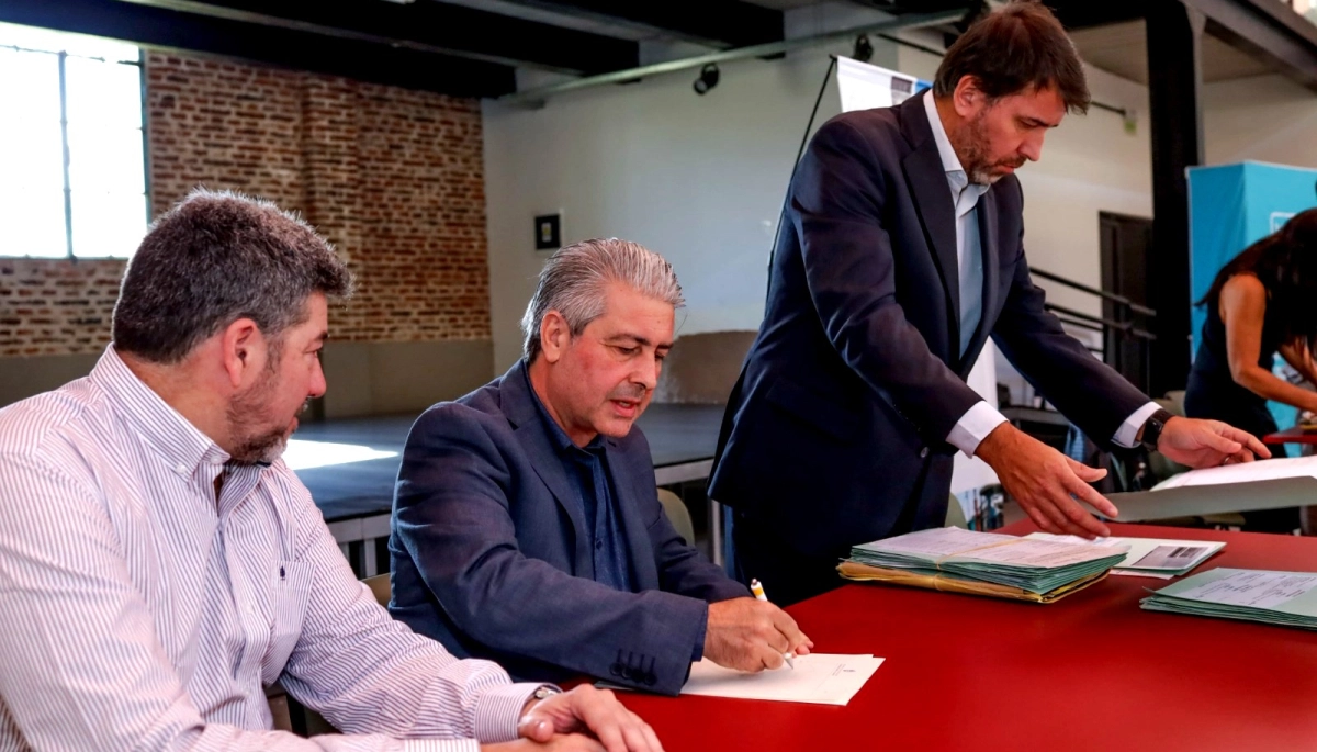 El intendente Martínez firmó un convenio para la instalación del primer Parque Solar de Pergamino