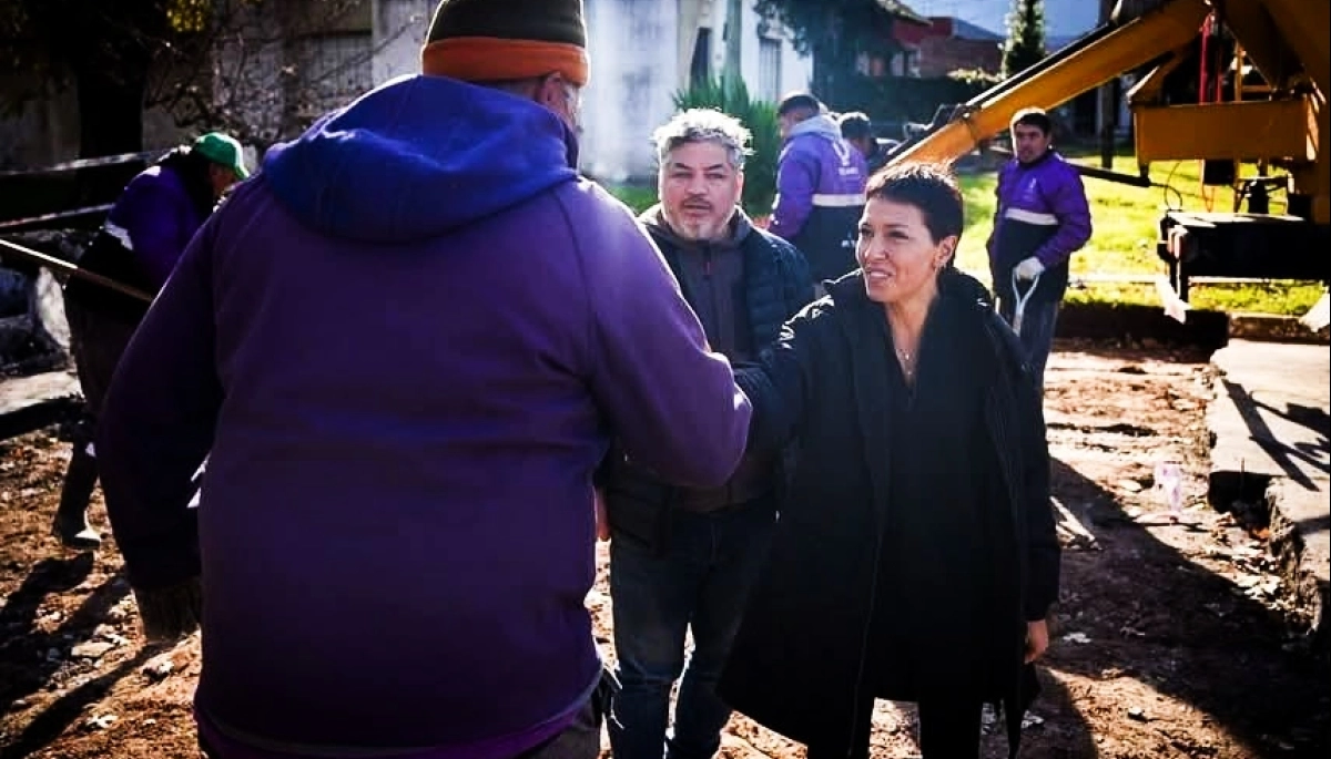 Mayra Mendoza supervisó trabajos de bacheo de hormigón en Quilmes Oeste con fondos 100% comunales