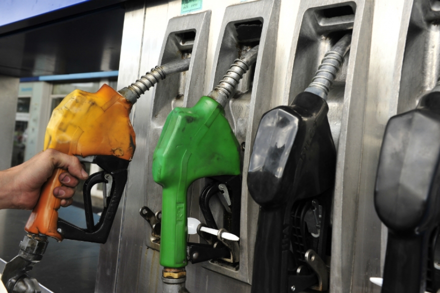 Tarifazo post elecciones: Rige aumento de entre el 9% y el 12% en los precios de combustibles