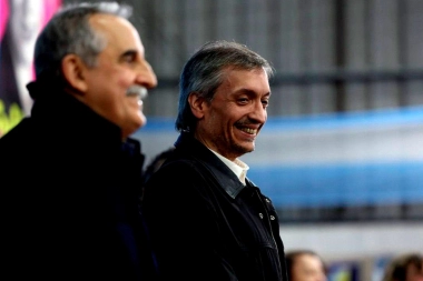 Junto a Guillermo Moreno, Máximo calificó a Milei de “cobarde” por cantar contra Néstor Kirchner