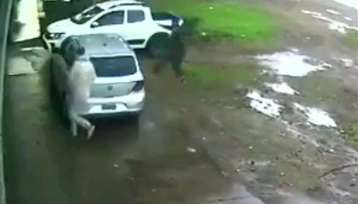 Emboscada en Merlo: estacionó el auto y ladrones anfibios le robaron todo