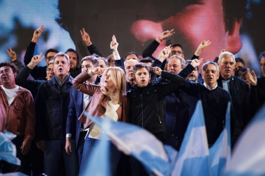 Con mensaje de Cristina y al ritmo de “es para Axel la conducción”, Kicillof habló tras el triunfo electoral
