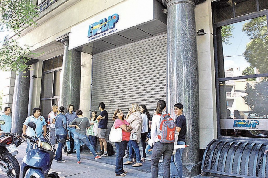 Por un reclamo de la Defensoría, Edelap otra vez sancionada: más de 10 millones de pesos en multa