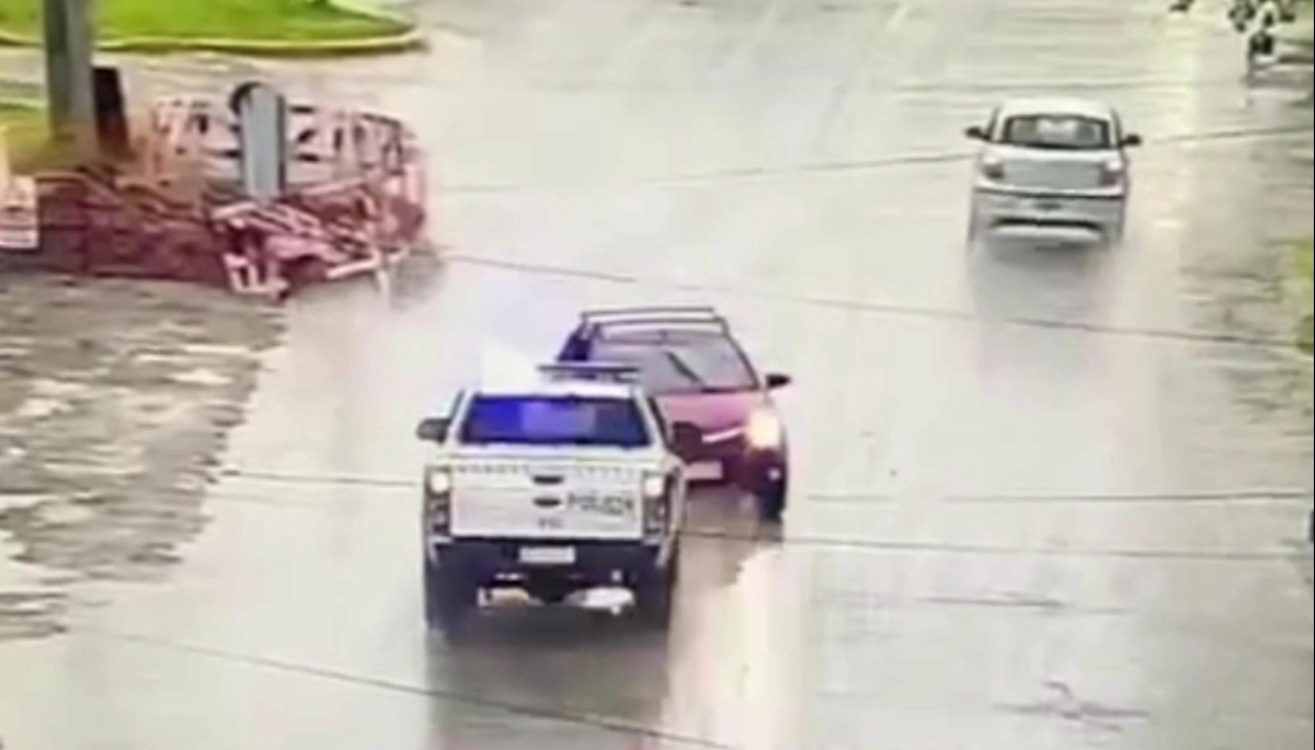 Robaron un auto en La Plata y en Ensenada lo chocaron de frente contra una patrulla