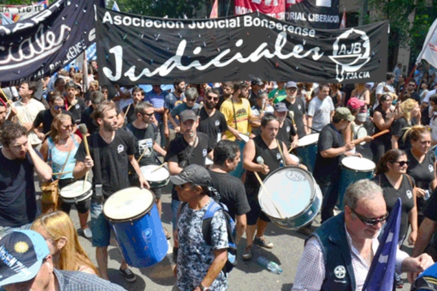 Judiciales bonaerenses vuelven al paro en la Provincia y movilizan en la ciudad de La Plata