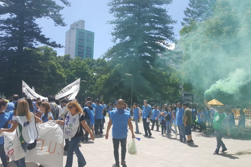 Protesta frente a Gobernación: estatales marcharon contra cambios en Ley de Ministerio