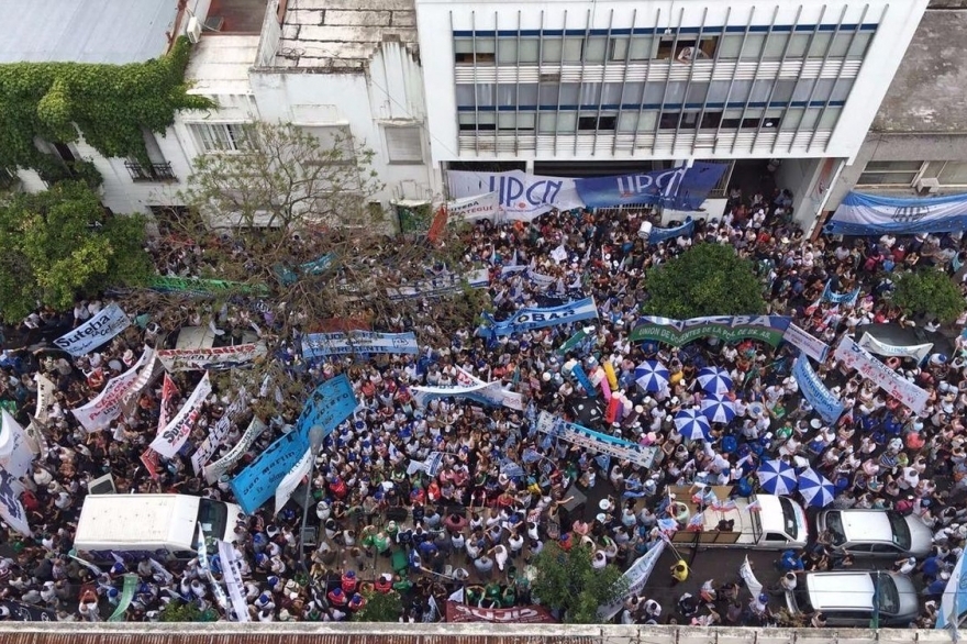 Bancarios, médicos y docentes en paro contra la reforma previsonal y en defensa del IPS