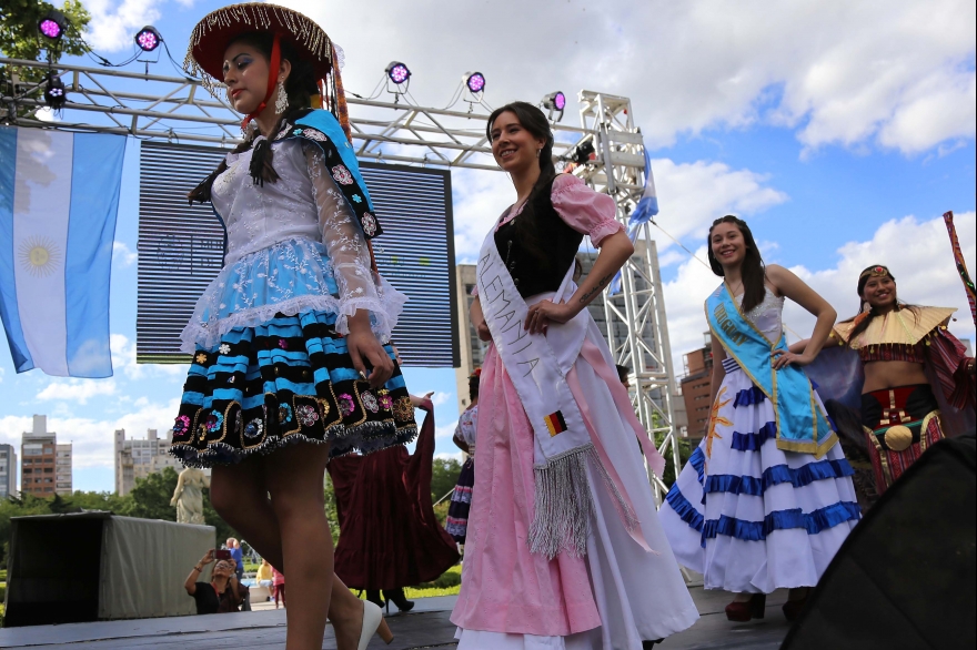 La Plata: comidas típicas y espectáculos musicales en la tradicional “Fiesta de Colectividades”