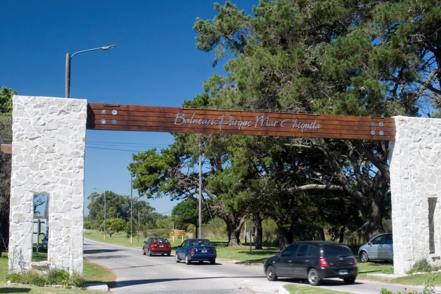 Polémico: intendente de Cambiemos quiere cobrar "peaje" para entrar a una playa pública