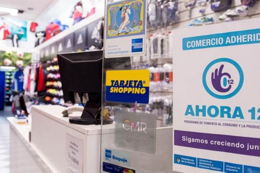 El Gobierno prorrogó por cuatro meses los planes de cuotas "Ahora 12"