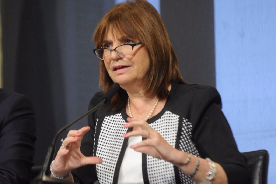 Bullrich apuntó contra Moyano y lo acusó de "desviar plata" de Camioneros a Independiente