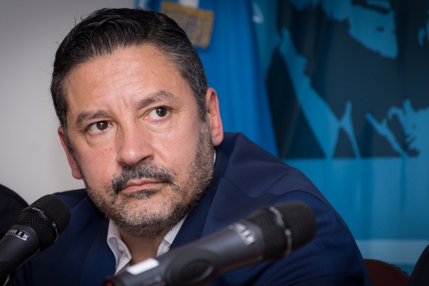 Con duras críticas, Menéndez cuestionó el decreto de Macri sobre familiares en el Estado