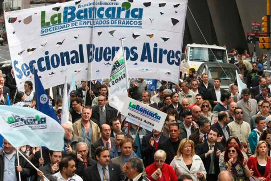 Trabajadores bancarios realizan paro nacional 9, 19 y 20 en reclamo de aumento salarial