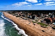 El mar está picado: municipio costero advirtió por la “destrucción” del turismo