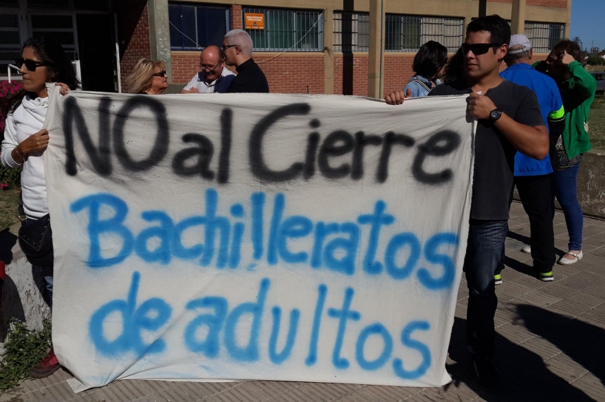 En medio de las denuncias, desde Provincia desmienten el cierre de bachilleratos de adultos