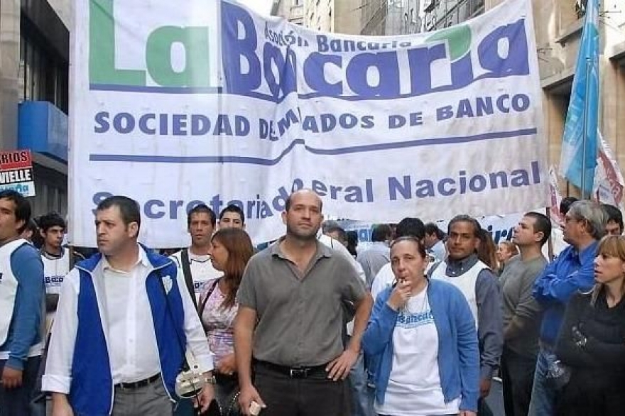 Sigue el conflicto: bancarios realizan asamblea y advierten sobre nuevas medidas de fuerza