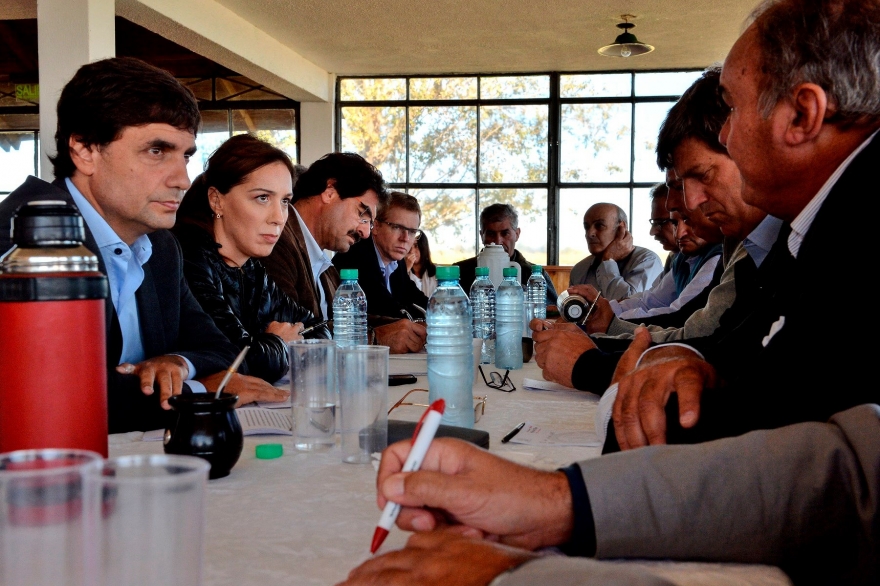 Vidal se reunió con entidades rurales, calmó las aguas y anunció un plan de beneficios