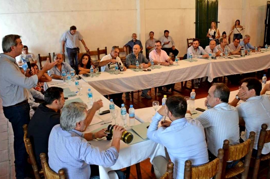 Disconformes con el Pacto Fiscal de Vidal, intendentes peronistas presentarán su alternativa