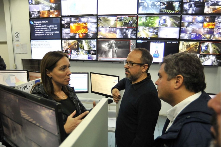 Vidal visitó un centro de evacuados en Pilar y Provincia anunció ayuda a municipios afectados