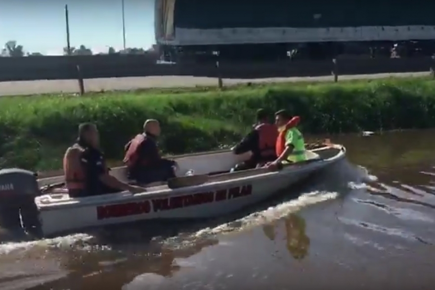 Otras más de Ducoté: montó una escena falsa para simular que recorría zonas inundadas