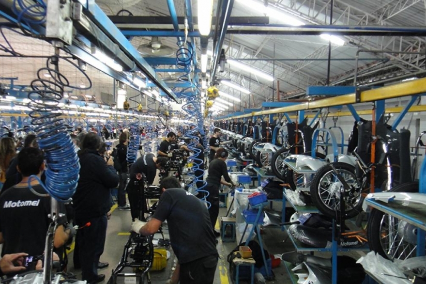 Efecto suba del dólar: más de 100 trabajadores despedidos en una fábrica de San Nicolás