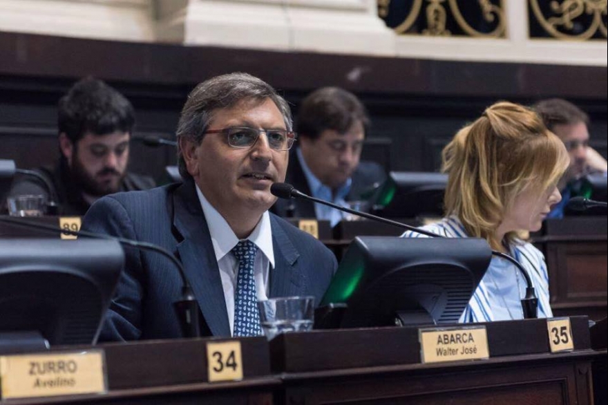 Abarca pidió que el impuesto provincial de servicios "lo paguen las empresas y no los usuarios"