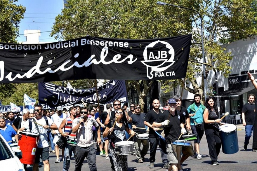 Sigue el conflicto: judiciales bonaerenses exigen a Vidal una propuesta salarial "acorde"