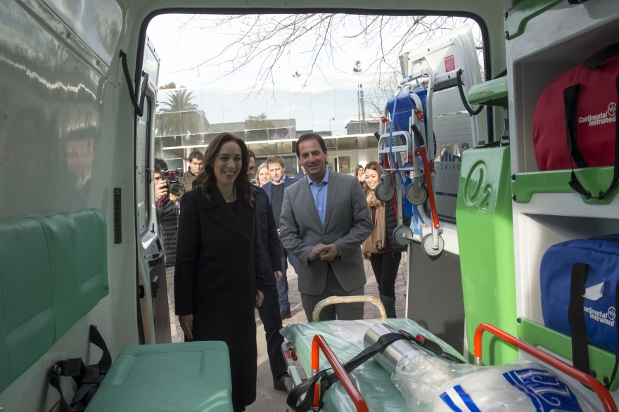 Vidal entregó dos ambulancias y visitó Unidad de Diagnóstico Precoz en Escobar