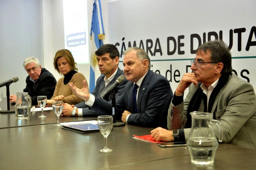 La oposición vuelve a plasmar foto de unidad en contra del “vaciamiento” del Hospital de Varela