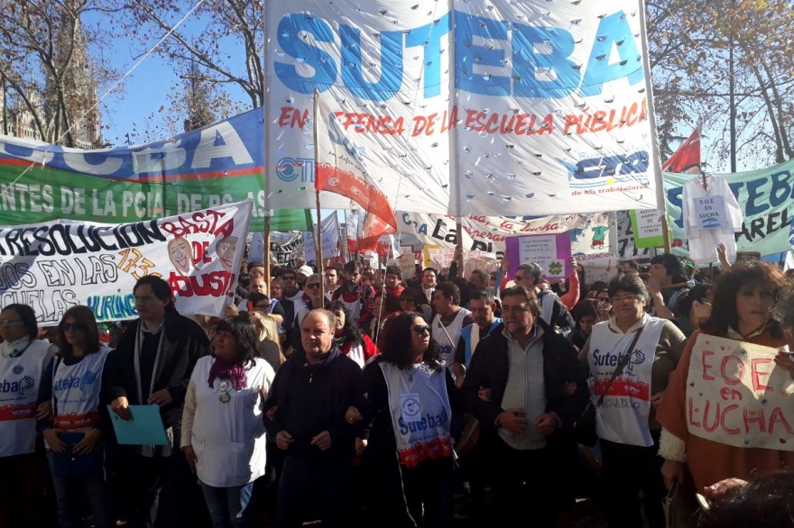 A dos meses de la última paritaria: docentes vuelven al paro y no habrá clases este martes