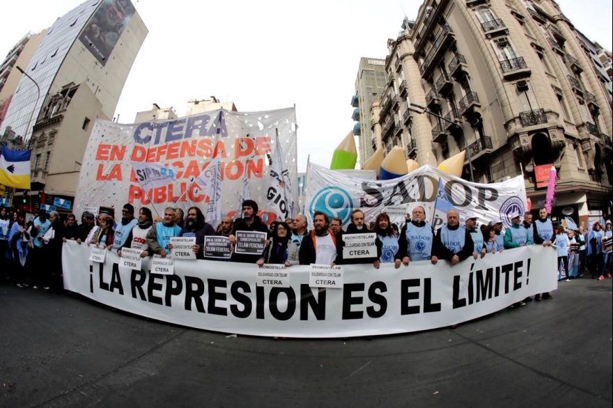 Paro nacional docente: gran marcha en Capital contra hechos de violencia ocurridos en Chubut