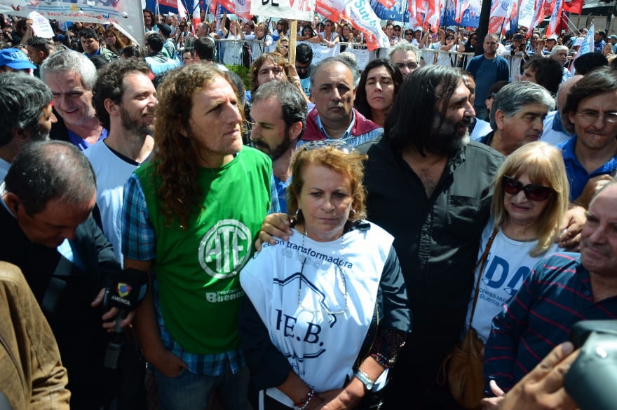 Denuncian retraso de depósito de sueldos a docentes y piden "cese de actividades"