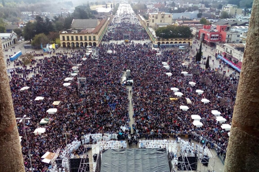 Millares de personas se congregaron en Luján en la misa contra la legalización del aborto