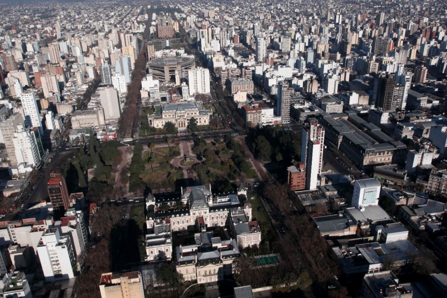 Vecinos de La Plata se quejaron de un olor pestilente en la ciudad: enterate qué pasó