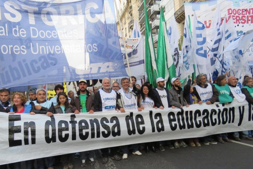 Docentes universitarios rechazan oferta salarial y la califican como una "nueva provocación"