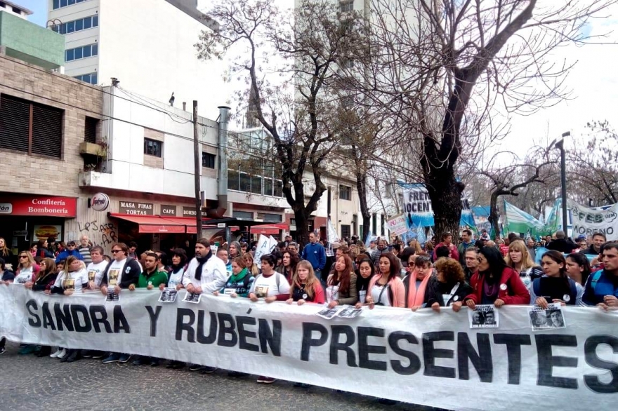 Docentes y estatales marcharon en La Plata para pedir soluciones ante la tragedia en Moreno